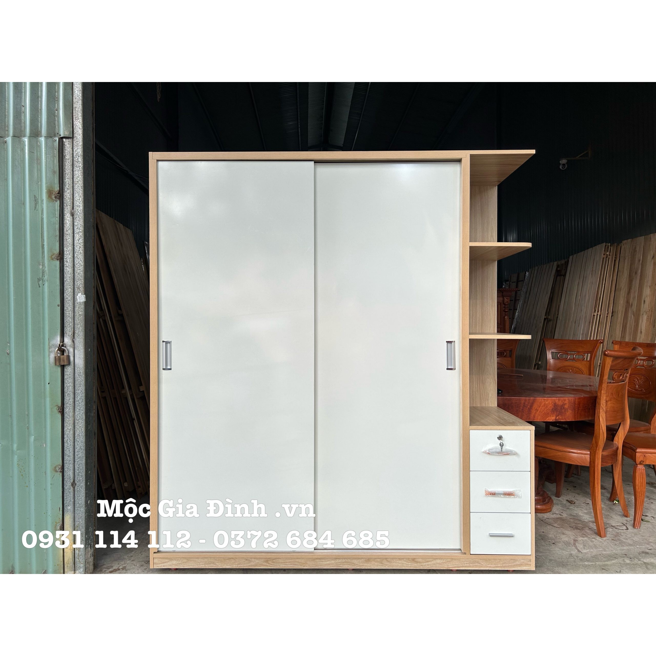 Tủ quần áo Cánh Trắng MDF Lõi Xanh kèm Kệ Trang Trí