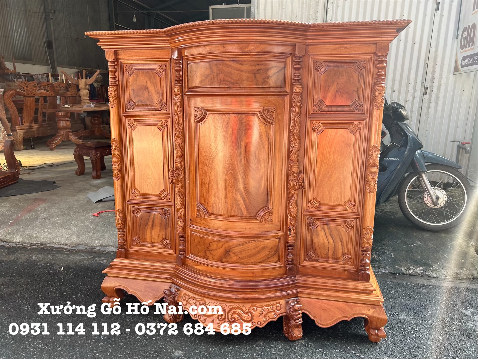 Tủ thờ Gõ Đỏ Bụng Phệ Trơn